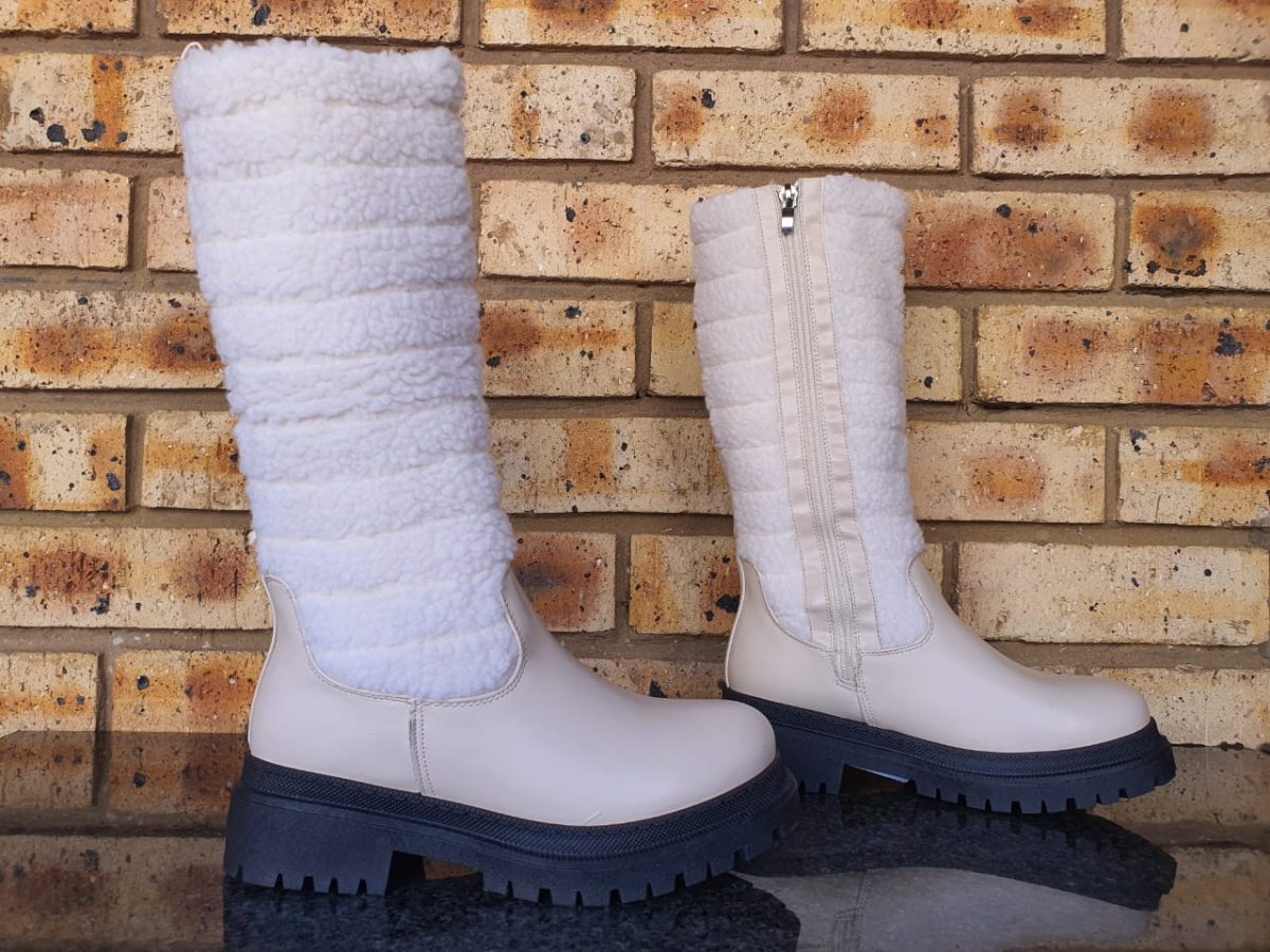 Long Fur Boots Beige